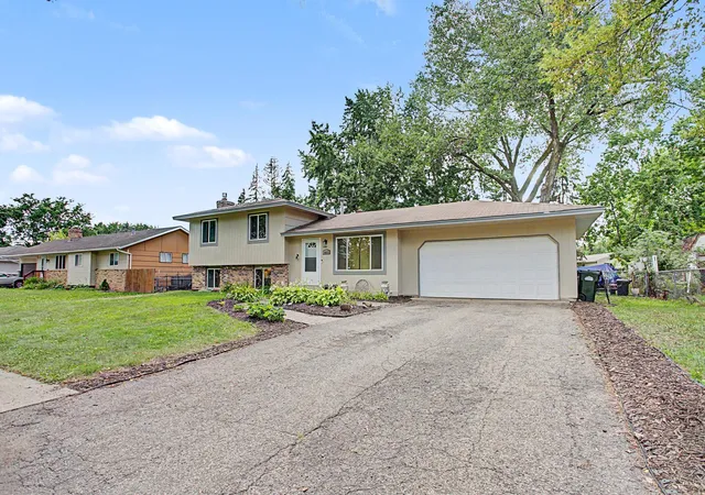 Photo 3 of Sale Pending at 16653 Foliage Ave W, Rosemount, MN 55068 | MLS# 7128345 | Listing updated on 2026-09-29