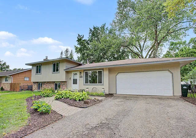 Photo 4 of Sale Pending at 16653 Foliage Ave W, Rosemount, MN 55068 | MLS# 7128345 | Listing updated on 2026-09-29