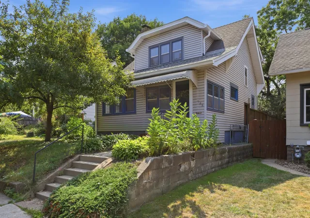 Photo 2 of Single family home for sale at 789 Fairview Ave N, Saint Paul, MN 55104 | MLS# 7128350 | Listing updated on 2026-09-24