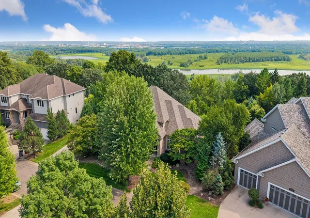 3rd image of 18221 Overland Trl, Eden Prairie, MN 55347 | MLS# 7128352