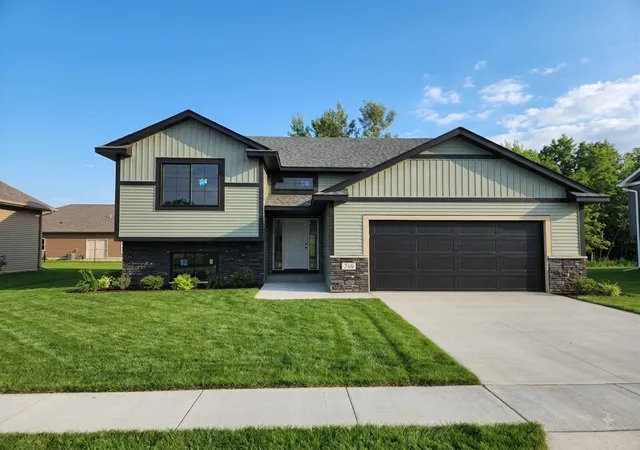 1st image of 718 Margaret Ave Ne, Isanti, MN 55040 | MLS# 7128359