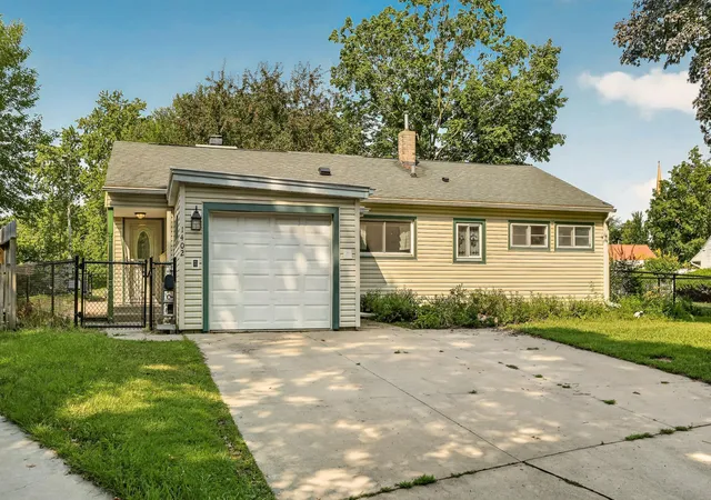 1st image of 1402 Damon Ct Se, Rochester, MN 55904 | MLS# 7128381