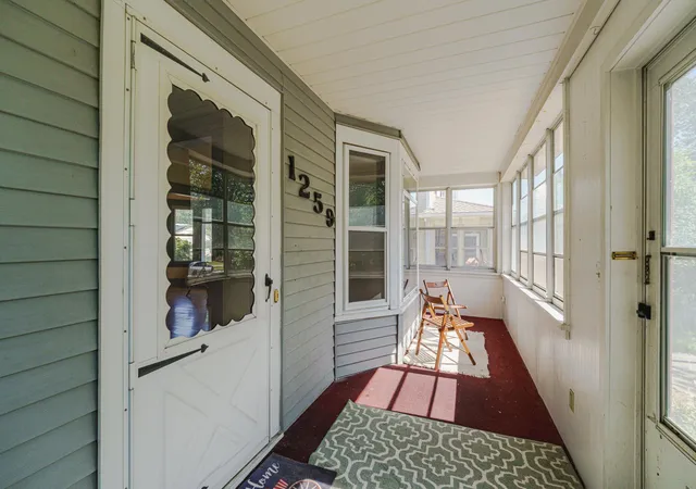 Photo 2 of Single family home for sale at 1259 Minnehaha Ave W, Saint Paul, MN 55104 | MLS# 7128382 | Listing updated on 2026-09-19