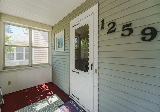 Photo 3 of Single family home for sale at 1259 Minnehaha Ave W, Saint Paul, MN 55104 | MLS# 7128382 | Listing updated on 2026-09-19