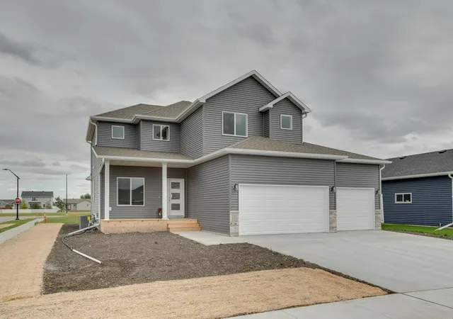Photo 2 of Single family home for sale at 2534 Golden Ln S, Fargo, ND 58104 | MLS# 7128385 | Listing updated on 2026-09-28