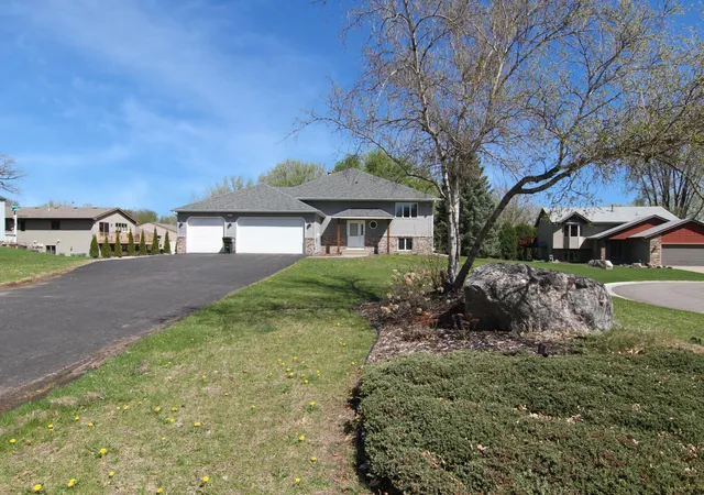 2nd image of 7818 Davidson Ct, Inver Grove Heights, MN 55076 | MLS# 7128388