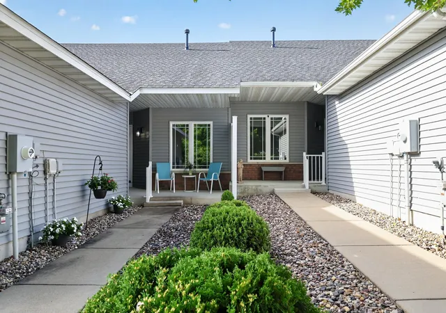 Photo 4 of Single family home for sale at 2703 Village Dr, Faribault, MN 55021 | MLS# 7128390 | Listing updated on 2026-10-05