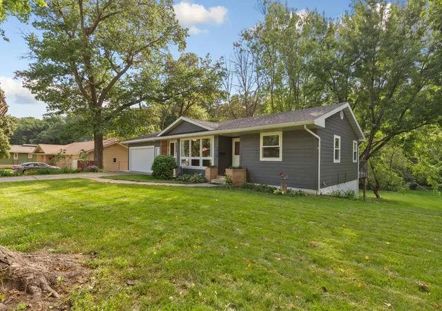 Photo 3 of Single family home for sale at 1910 Linn Dr, Owatonna, MN 55060 | MLS# 7128393 | Listing updated on 2026-08-28