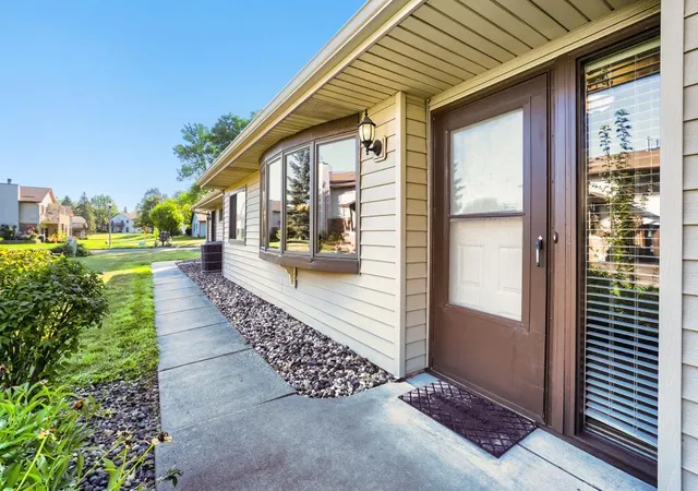2nd image of 3743 Goodwin Ave N, Saint Paul, MN 55128 | MLS# 7128396