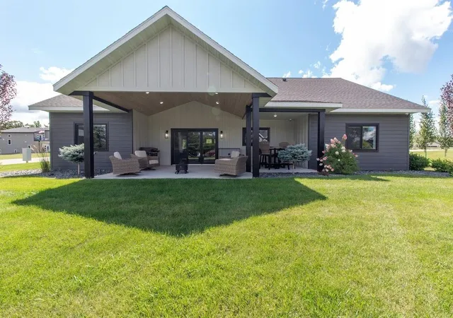 2nd image of 129 Altavista Dr, Detroit Lakes, MN 56501 | MLS# 7128401