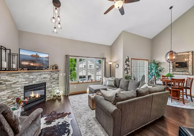 1st image of 912 Kelly Ct, Chanhassen, MN 55317 | MLS# 7128417