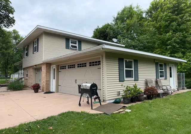 Photo 3 of Single family home for sale at 424 S Haven St, Appleton, MN 56208 | MLS# 7128432 | Listing updated on 2026-08-18