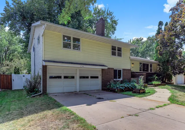 2nd image of 1866 Shryer Ave W, Saint Paul, MN 55113 | MLS# 7128437