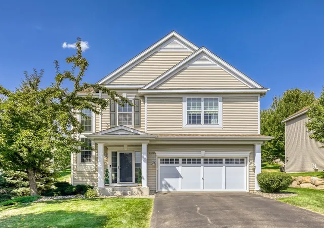 1st image of 2321 Woodcrest Dr, Saint Paul, MN 55129 | MLS# 7128450
