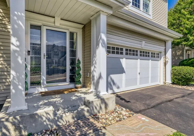 2nd image of 2321 Woodcrest Dr, Saint Paul, MN 55129 | MLS# 7128450