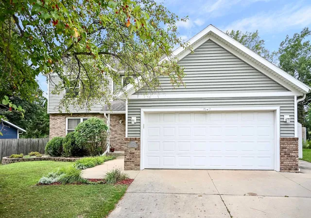 Photo 1 of Sale Pending at 5825 Fairway Dr Nw, Rochester, MN 55901 | MLS# 7128453 | Listing updated on 2026-09-08