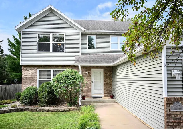 Photo 2 of Sale Pending at 5825 Fairway Dr Nw, Rochester, MN 55901 | MLS# 7128453 | Listing updated on 2026-09-08