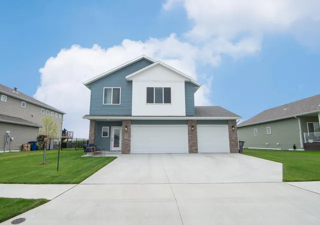 Photo 1 of Single family home for sale at 4871 Hampton Cir S, Moorhead, MN 56560 | MLS# 7128461 | Listing updated on 2026-09-04