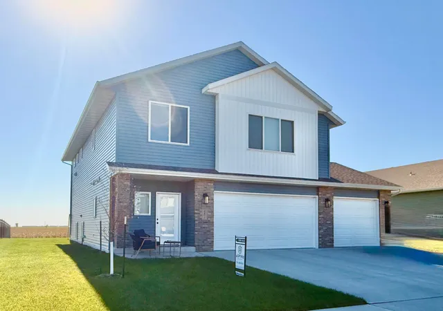 Photo 1 of Single family home for sale at 4871 Hampton Cir S, Moorhead, MN 56560 | MLS# 7128461 | Listing updated on 2026-10-20