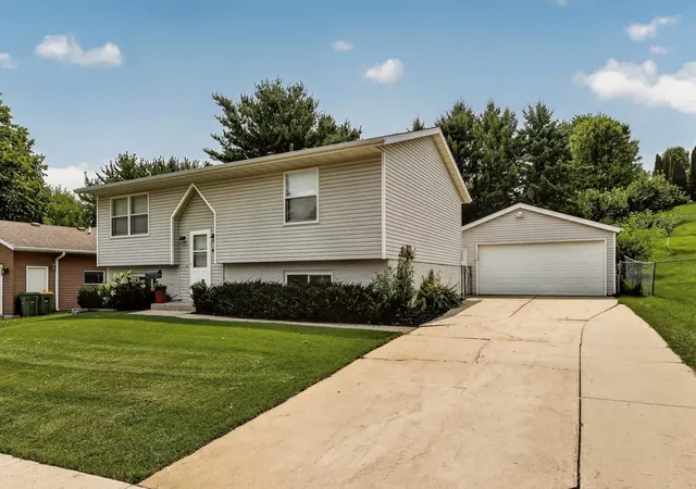 1st image of 4150 Valley Dr Nw, Rochester, MN 55901 | MLS# 7128468