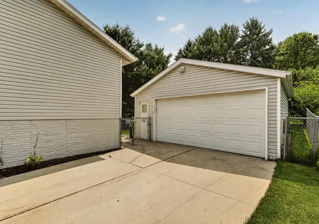 2nd image of 4150 Valley Dr Nw, Rochester, MN 55901 | MLS# 7128468