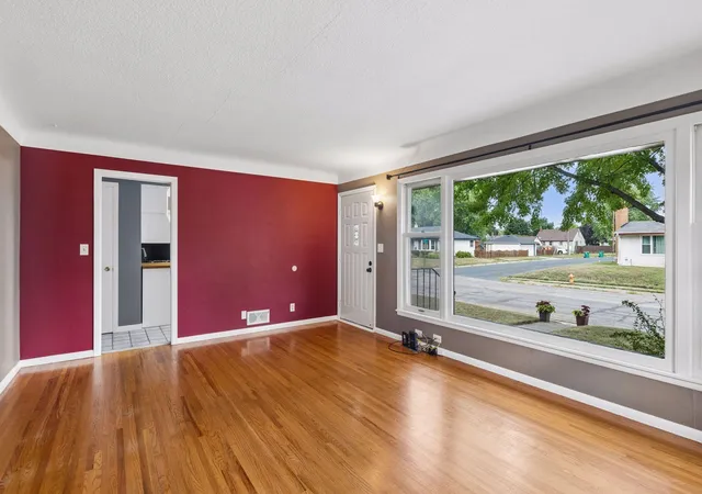 Photo 3 of Sale Pending at 157 Poplar St W, South Saint Paul, MN 55075 | MLS# 7128485 | Listing updated on 2026-10-05