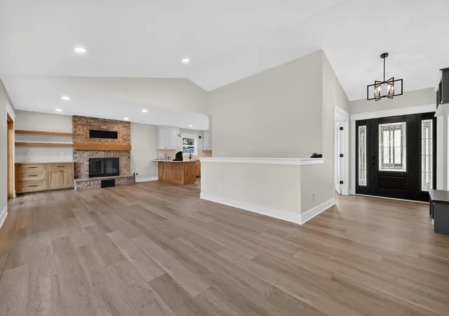 image of 10489 Barnes Wy, Inver Grove Heights, MN 55077 | MLS# 7128490
