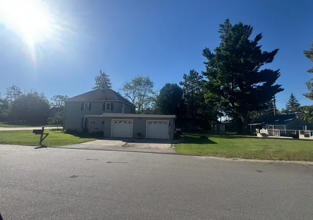 Photo 3 of Single family home for sale at 421 Geary Ave Ne, Bagley, MN 56621 | MLS# 7128531 | Listing updated on 2026-10-07