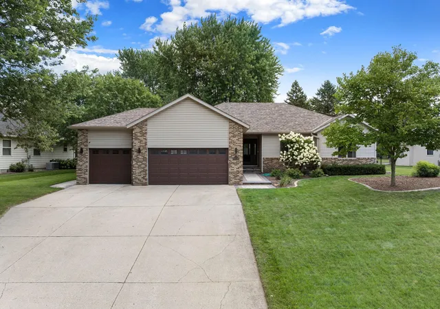 2nd image of 659 Crestview Ln, Owatonna, MN 55060 | MLS# 7128541