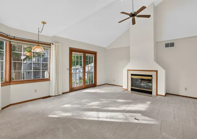 Photo 4 of Sale Pending at 2801 Riverwood Ln NW, Rochester, MN 55901 | MLS# 7128551 | Listing updated on 2026-10-06