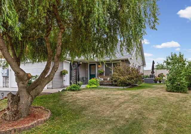 Photo 2 of Sale Pending at 53 Meadowlark Ln, Hudson, WI 54016 | MLS# 7128553 | Listing updated on 2026-09-24