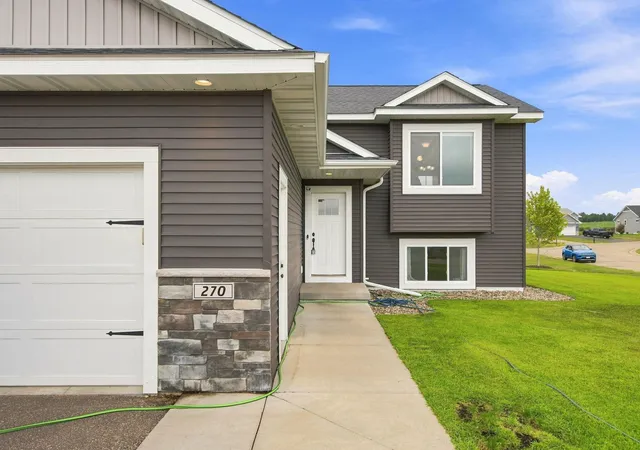 Photo 4 of Single family home for sale at 270 Prairie Rd, New Richmond, WI 54017 | MLS# 7128570 | Listing updated on 2026-10-01