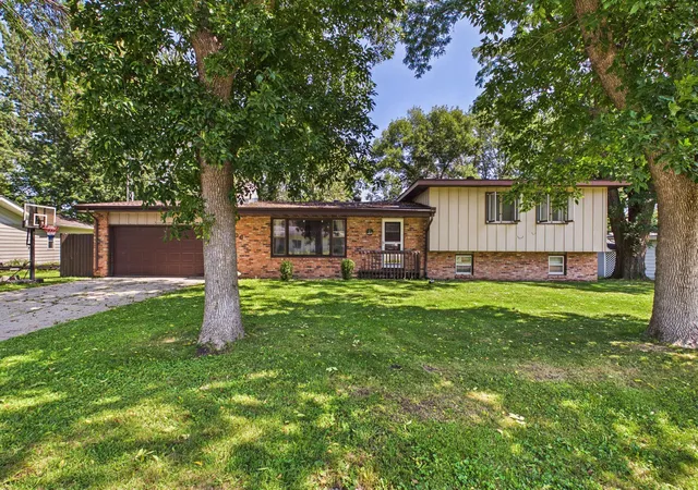 1st image of 1506 Elm St, Albert Lea, MN 56007 | MLS# 7128574