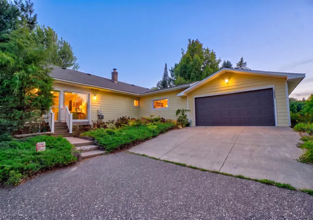 Photo 3 of Single family home for sale at 12860 Saint Croix Trl N, Stillwater, MN 55082 | MLS# 7128580 | Listing updated on 2026-09-16