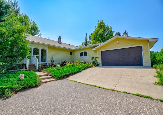 Photo 4 of Single family home for sale at 12860 Saint Croix Trl N, Stillwater, MN 55082 | MLS# 7128580 | Listing updated on 2026-09-16
