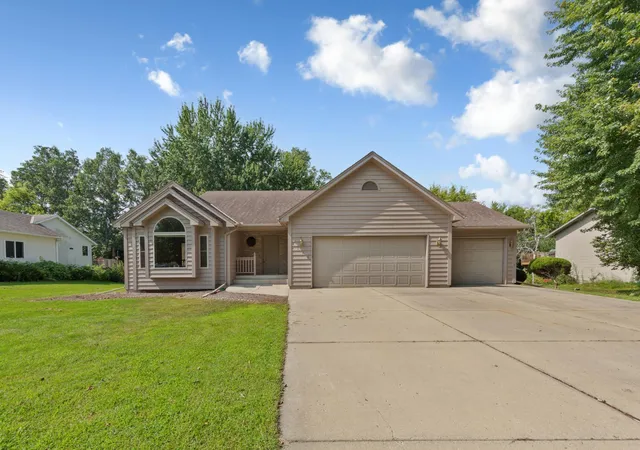 1st image of 1160 Greenleaf Rd, Owatonna, MN 55060 | MLS# 7128584