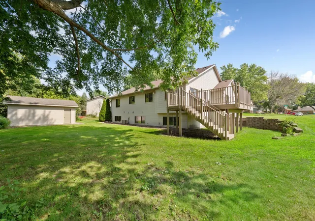 3rd image of 1160 Greenleaf Rd, Owatonna, MN 55060 | MLS# 7128584