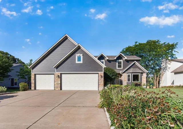 Photo 2 of Sale Pending at 3569 Gershwin Ave N, Saint Paul, MN 55128 | MLS# 7128598 | Listing updated on 2026-10-08