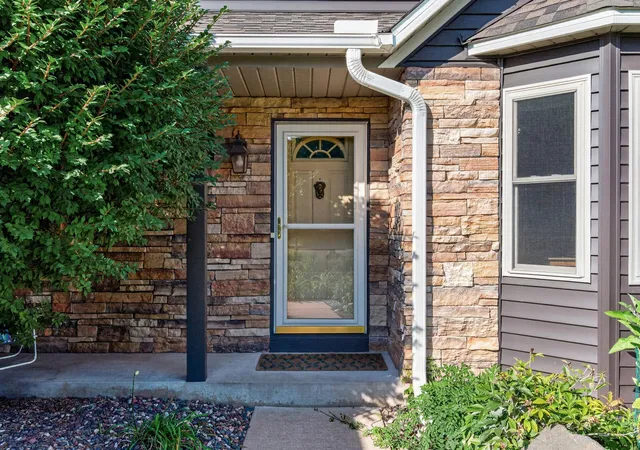 Photo 3 of Sale Pending at 3569 Gershwin Ave N, Saint Paul, MN 55128 | MLS# 7128598 | Listing updated on 2026-10-08