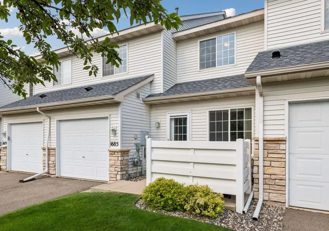 Photo 2 of Sale Pending at 1685 Patriot Ln, Waconia, MN 55387 | MLS# 7128603 | Listing updated on 2026-10-23