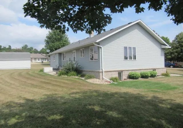 Photo 3 of Single family home for sale at 241 6th Street, Chandler, MN 56122 | MLS# 7128613 | Listing updated on 2026-08-18
