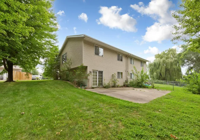 Photo 3 of Sale Pending at 1437 Mcintosh Cir, Shakopee, MN 55379 | MLS# 7128617 | Listing updated on 2026-10-07