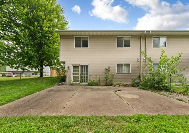 Photo 4 of Sale Pending at 1437 Mcintosh Cir, Shakopee, MN 55379 | MLS# 7128617 | Listing updated on 2026-10-07