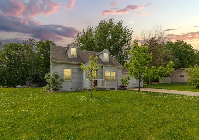 Photo 2 of Single family home for sale at 725 Mineral Sp Rd Ne, Owatonna, MN 55060 | MLS# 7128618 | Listing updated on 2026-09-20