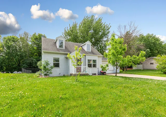 Photo 3 of Single family home for sale at 725 Mineral Sp Rd Ne, Owatonna, MN 55060 | MLS# 7128618 | Listing updated on 2026-09-20