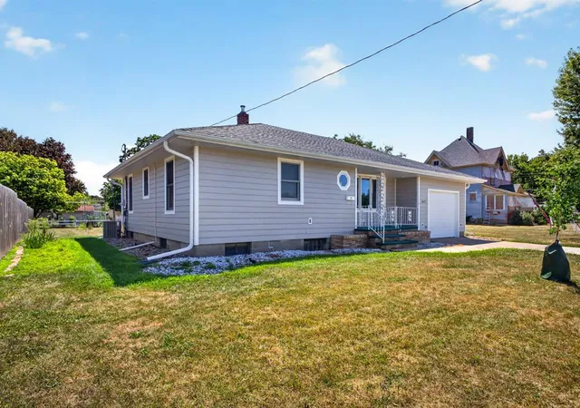 image of 417 W Irving St, Lake City, MN 55041 | MLS# 7128627