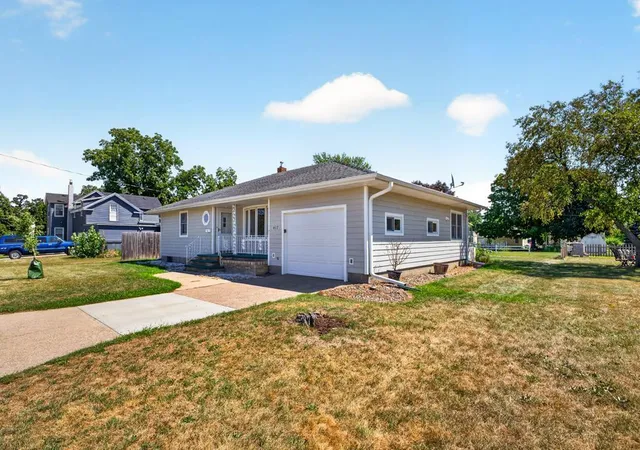 image of 417 W Irving St, Lake City, MN 55041 | MLS# 7128627