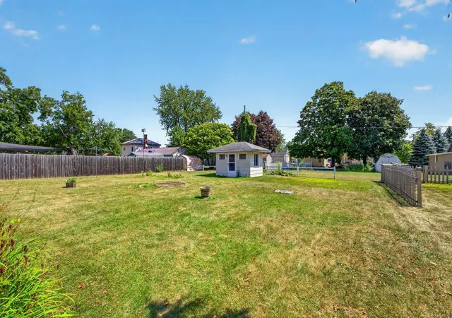 image of 417 W Irving St, Lake City, MN 55041 | MLS# 7128627