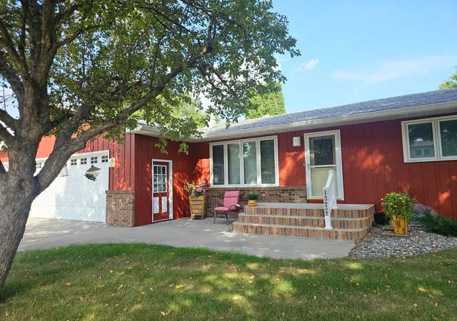Photo 2 of Single family home for sale at 1710 7th Street N, Wahpeton, ND 58075 | MLS# 7128632 | Listing updated on 2026-08-22