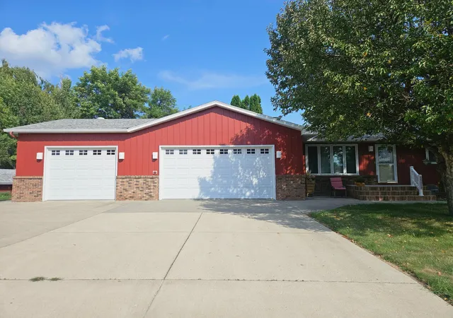 Photo 3 of Single family home for sale at 1710 7th Street N, Wahpeton, ND 58075 | MLS# 7128632 | Listing updated on 2026-08-22